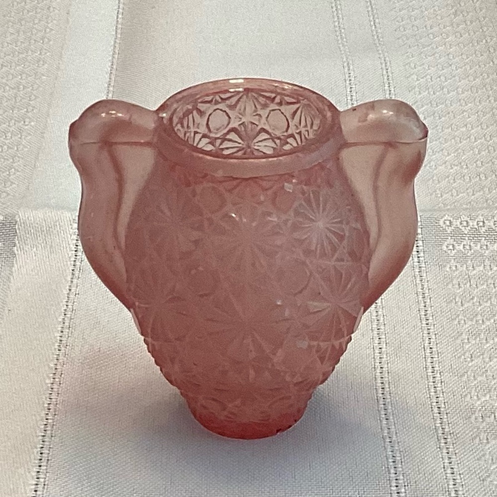 Vintage L E Smith rose colored Daisy & Button patterned toothpick holder. 2.5 in